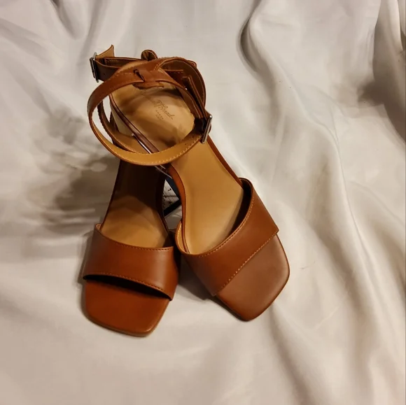 Women's Lauren Heels - Universal Thread" Brown - Picture 5 of 8